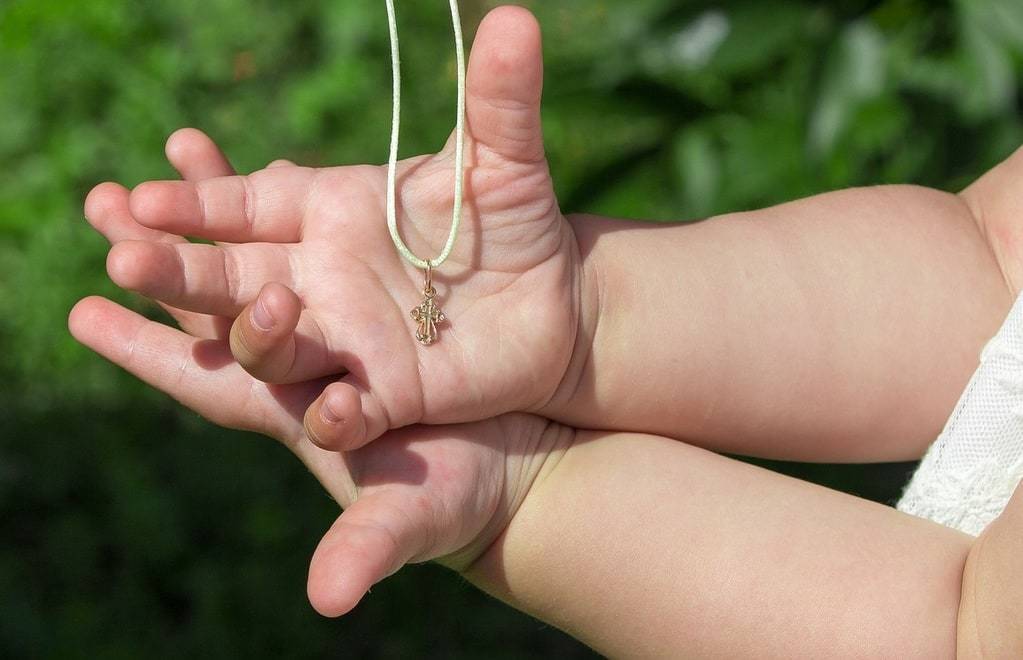 Médaille de baptême pour bébé : trouvez la perle rare